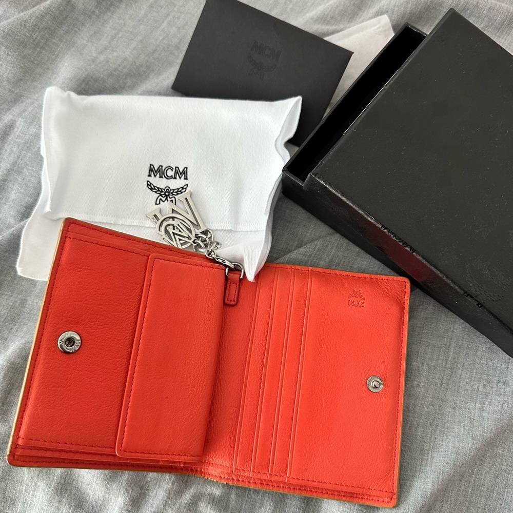 DESIGNER MCM WALLET